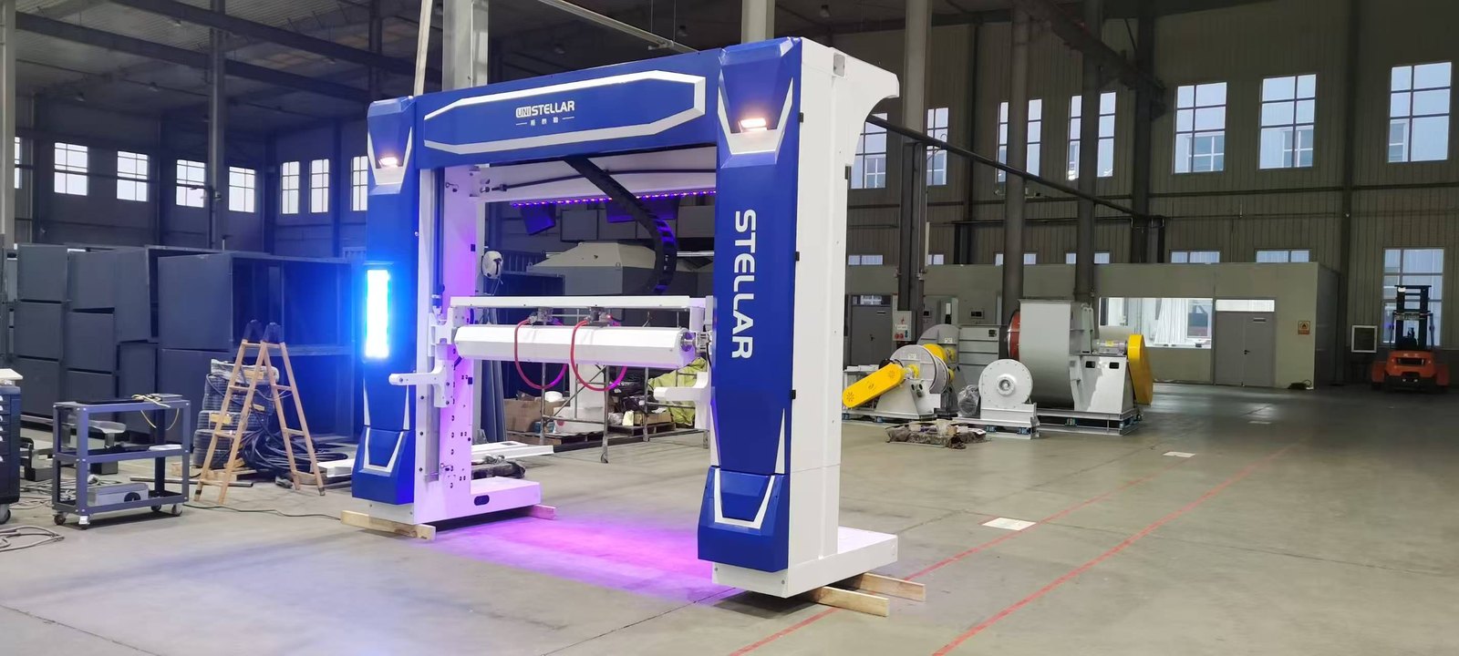 Automatic gantry wash equipment in factory