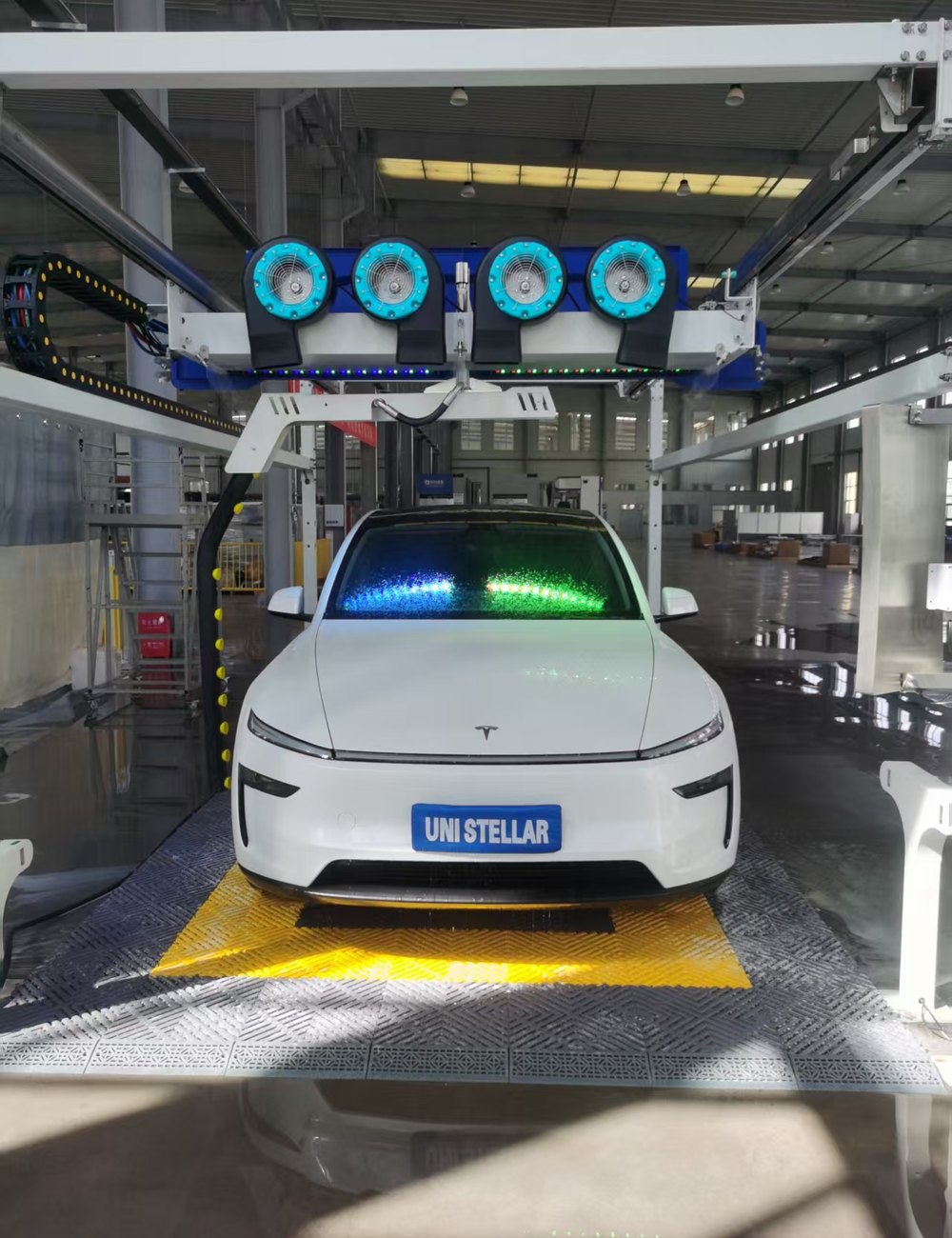 Automatic wash detail and water spray